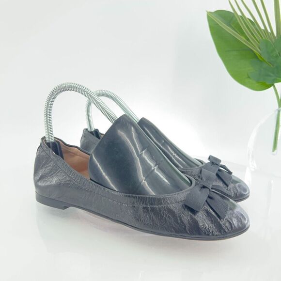 Stuart Weitzman Raven Women's Size 6 Black Crinkled Bow Leather Ballet Flats - Picture 1 of 15